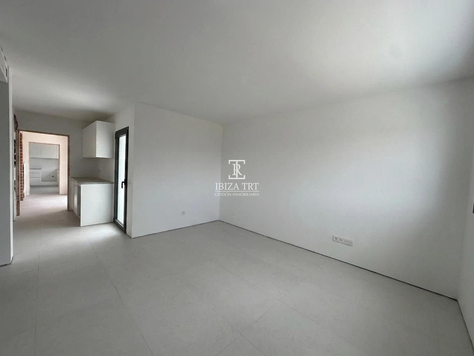2 bedroom Flat for sale in Sant Antoni de Portmany with garage - € 450,000 (Ref: 9882443)