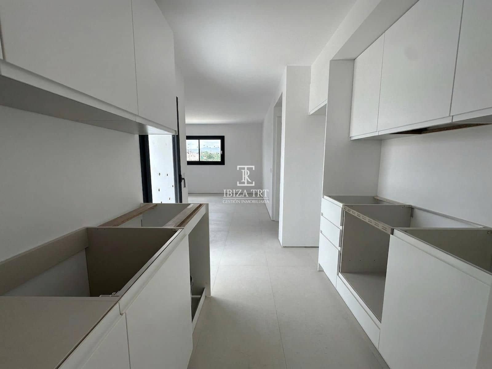 2 bedroom Flat for sale in Sant Antoni de Portmany with garage - € 450,000 (Ref: 9882443)