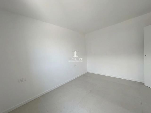 Piso de 2 habitaciones en Sant Antoni de Portmany en venta con garaje - 450.000 € (Ref: 9882443)