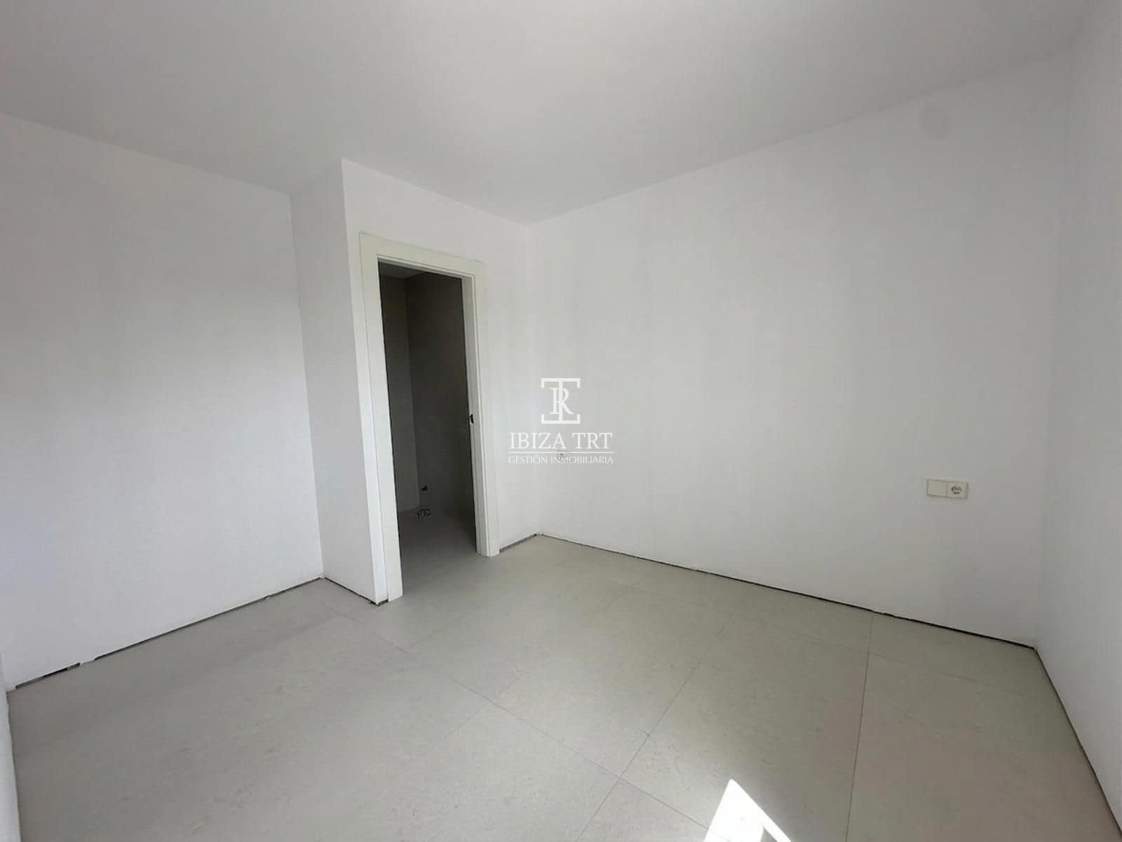 2 bedroom Flat for sale in Sant Antoni de Portmany with garage - € 450,000 (Ref: 9882443)