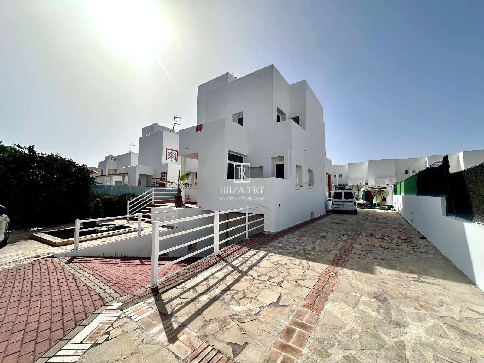 4 slaapkamer Villa te koop in Cala d'en Bou met zwembad garage - € 1.350.000 (Ref: 9991823)