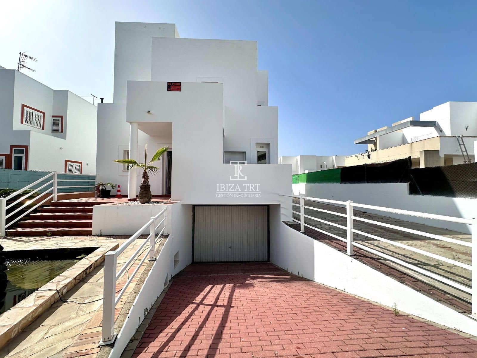 4 slaapkamer Villa te koop in Cala d'en Bou met zwembad garage - € 1.350.000 (Ref: 9991823)