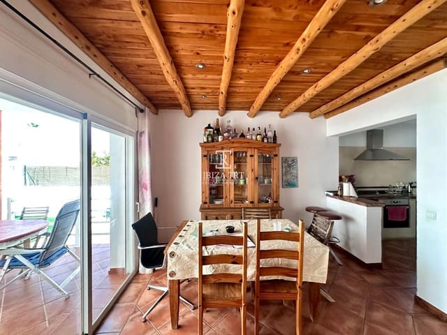 4 slaapkamer Villa te koop in Cala d'en Bou, San Jose / Sant Josep de Sa Talaia met zwembad garage - € 1.350.000 (Ref: 9991823)