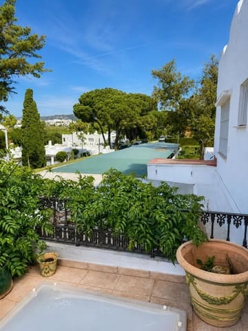 Adosado de 3 habitaciones en Aloha Golf, Marbella en venta con piscina garaje - 795.000 € (Ref: 10026232)