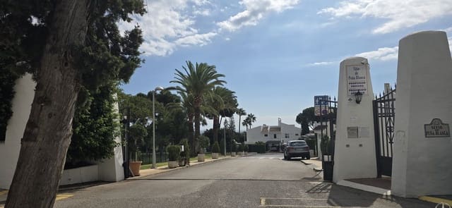 3 chambre Villa/Maison Mitoyenne à vendre à Nueva Andalucia, Marbella avec piscine garage - 695 000 € (Ref: 10026232)
