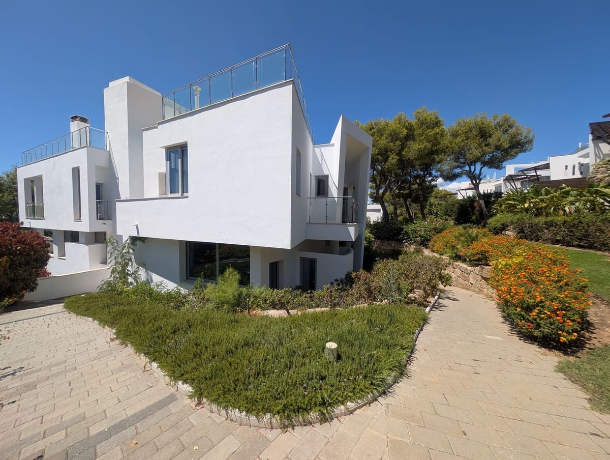 5 bedroom Semi-detached Villa for rent in Golden Mile with pool garage - € 15,000 (Ref: 10026600)