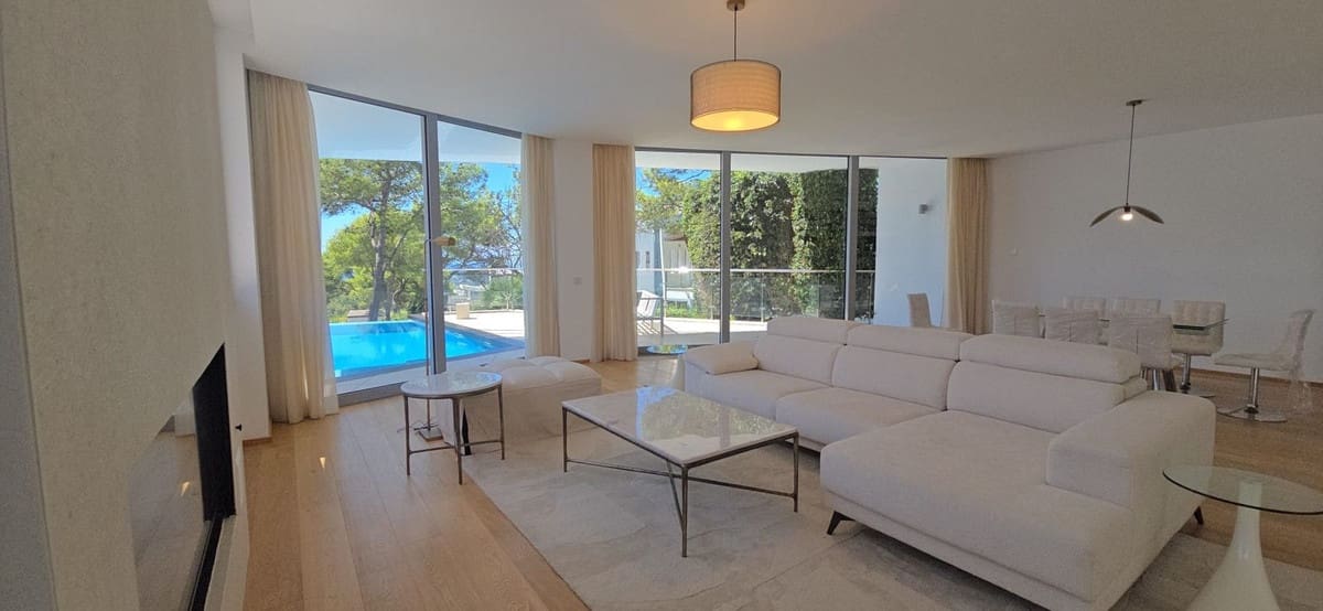 5 bedroom Semi-detached Villa for rent in Golden Mile with pool garage - € 15,000 (Ref: 10026600)