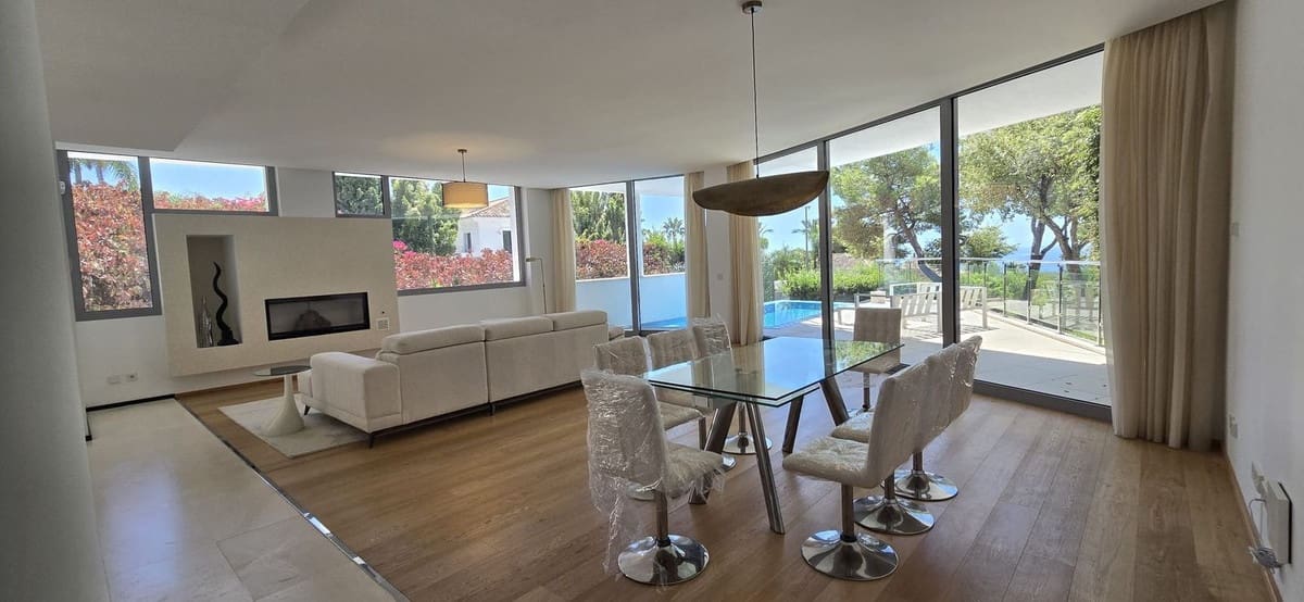 5 bedroom Semi-detached Villa for rent in Golden Mile with pool garage - € 15,000 (Ref: 10026600)