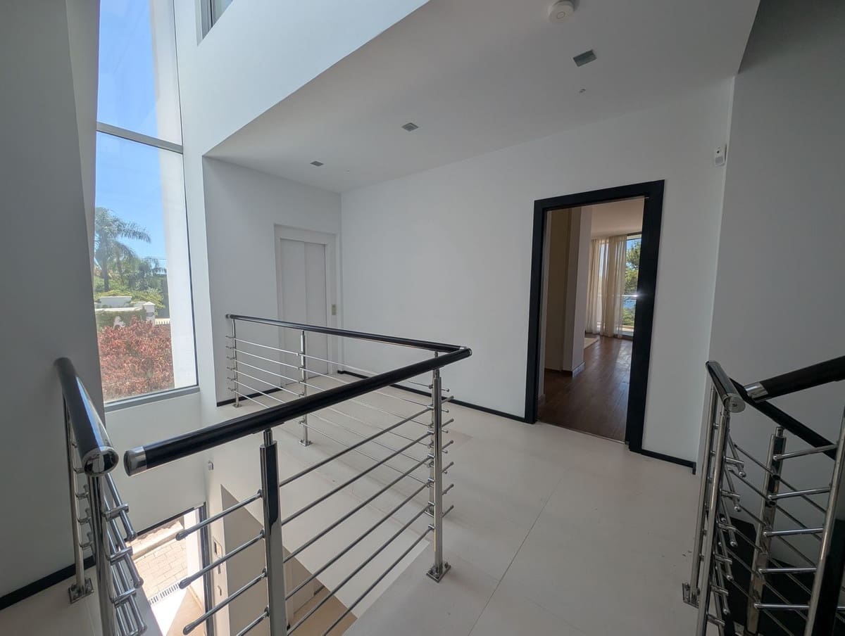 5 bedroom Semi-detached Villa for rent in Golden Mile with pool garage - € 15,000 (Ref: 10026600)