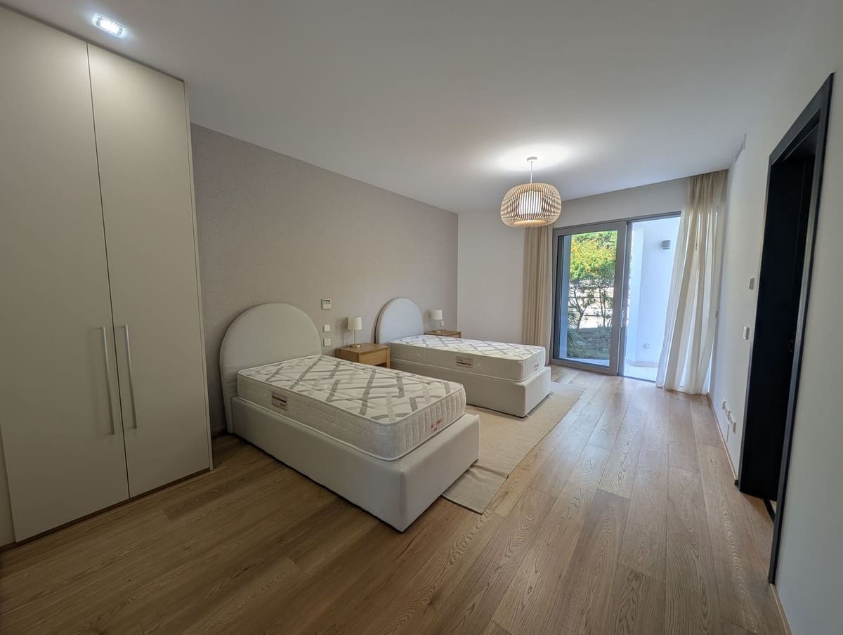 5 bedroom Semi-detached Villa for rent in Golden Mile with pool garage - € 15,000 (Ref: 10026600)