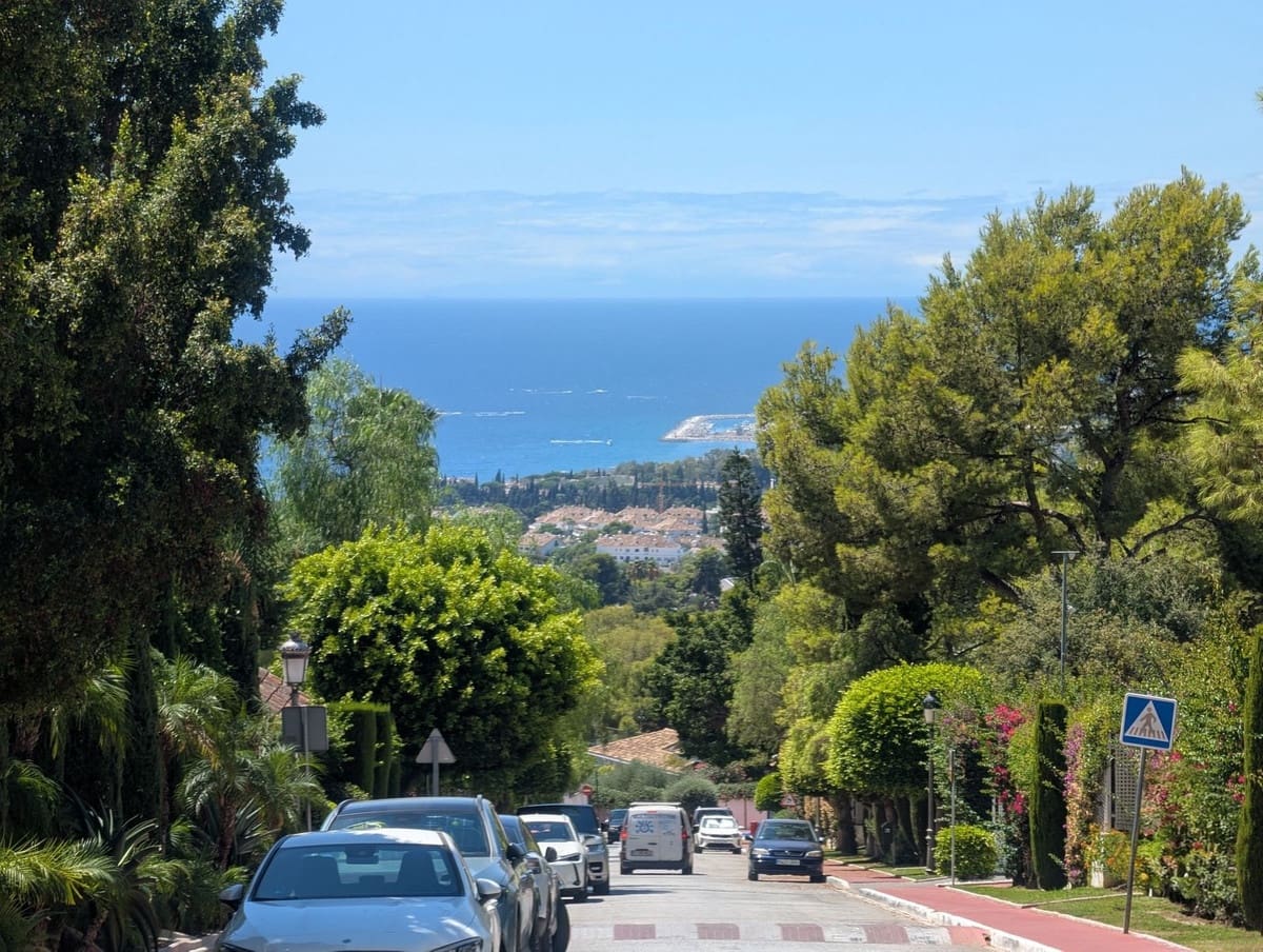5 bedroom Semi-detached Villa for rent in Golden Mile with pool garage - € 15,000 (Ref: 10026600)