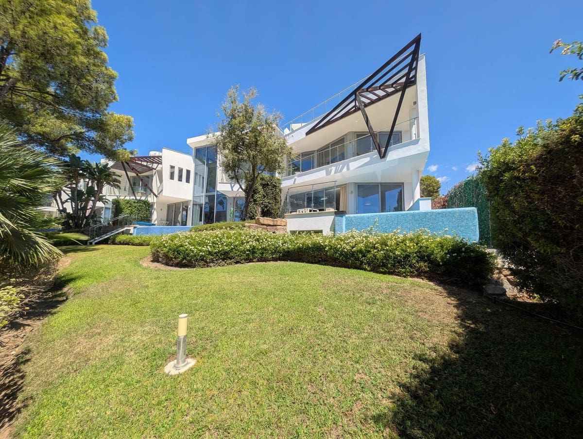 5 bedroom Semi-detached Villa for rent in Golden Mile with pool garage - € 15,000 (Ref: 10026600)