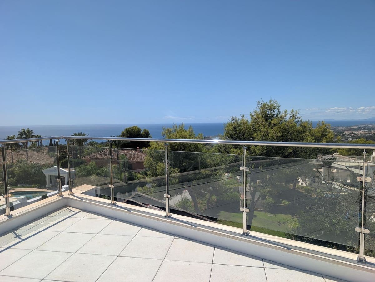 5 bedroom Semi-detached Villa for rent in Golden Mile with pool garage - € 15,000 (Ref: 10026600)