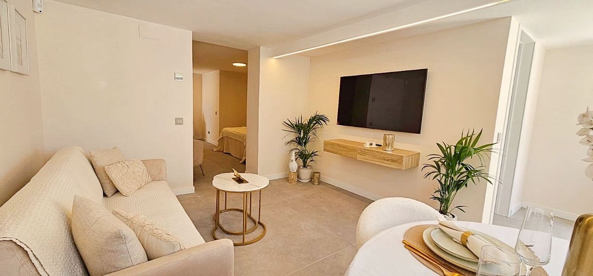 3 sovrum Semi-fristående Villa att hyra i Bahia Dorada med pool garage - 7 500 € (Ref: 10030931)
