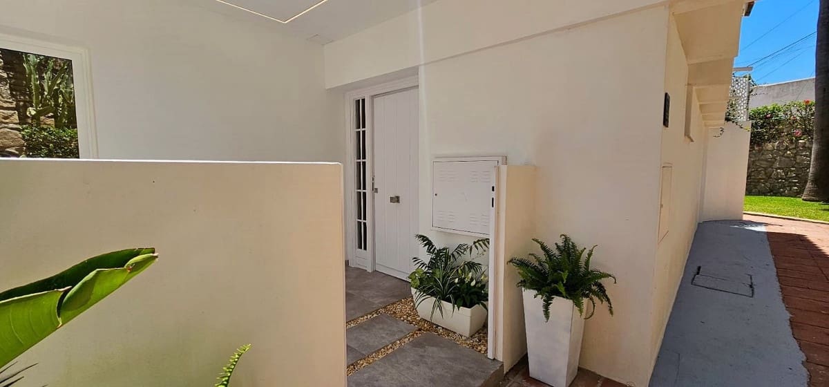 3 sovrum Semi-fristående Villa att hyra i Bahia Dorada med pool garage - 7 500 € (Ref: 10030931)