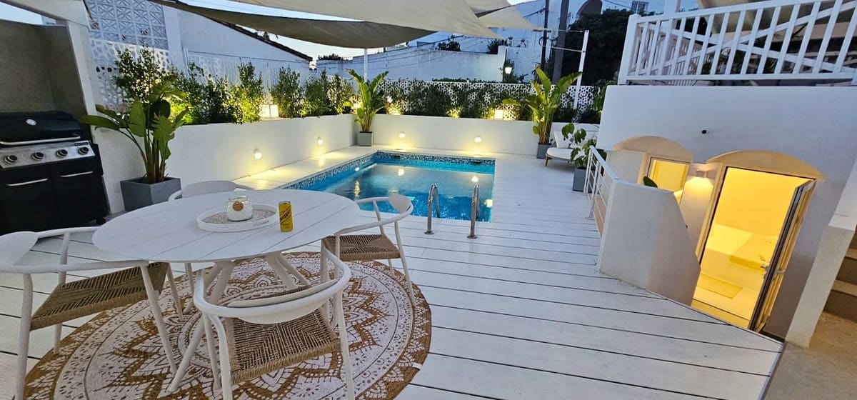 3 sovrum Semi-fristående Villa att hyra i Bahia Dorada med pool garage - 7 500 € (Ref: 10030931)