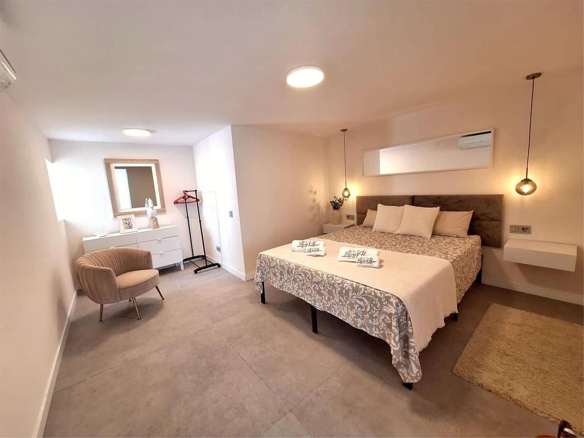 3 sovrum Semi-fristående Villa att hyra i Bahia Dorada med pool garage - 7 500 € (Ref: 10030931)
