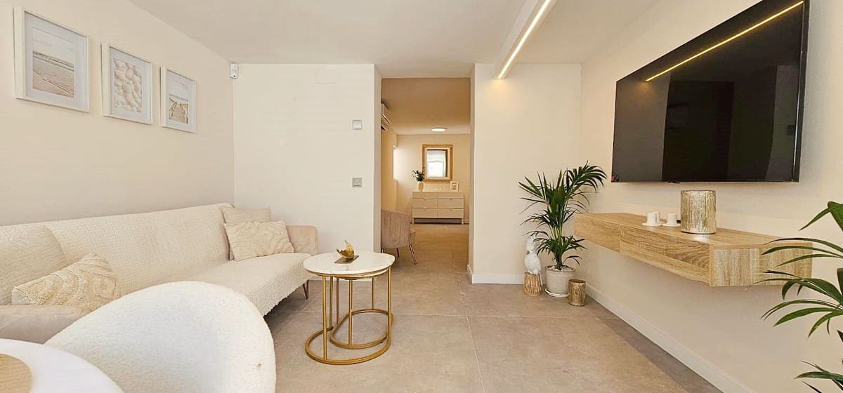 3 sovrum Semi-fristående Villa att hyra i Bahia Dorada med pool garage - 7 500 € (Ref: 10030931)