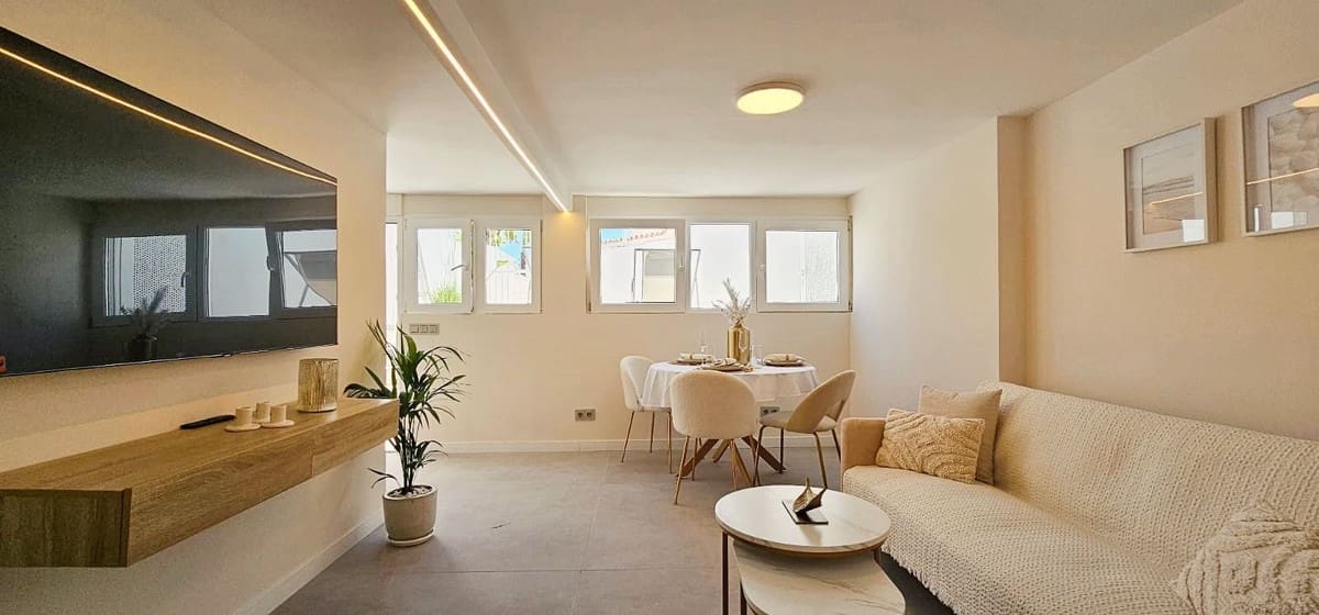 3 sovrum Semi-fristående Villa att hyra i Bahia Dorada med pool garage - 7 500 € (Ref: 10030931)