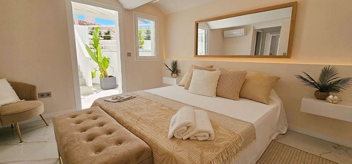 3 sovrum Semi-fristående Villa att hyra i Bahia Dorada med pool garage - 7 500 € (Ref: 10030931)