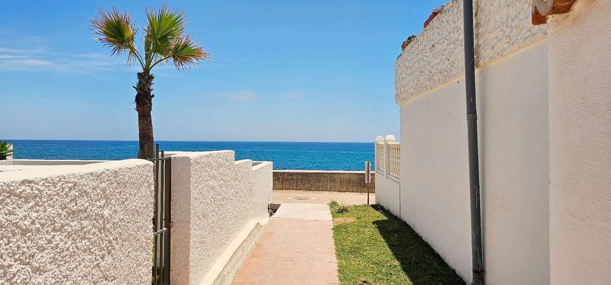 3 sovrum Semi-fristående Villa att hyra i Bahia Dorada med pool garage - 7 500 € (Ref: 10030931)