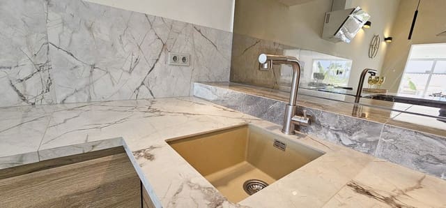 3 bedroom Semi-detached Villa for rent in Bahía Dorada, Estepona - € 7,500 (Ref: 10030931)