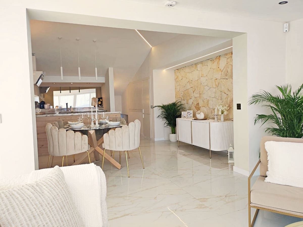 3 sovrum Semi-fristående Villa att hyra i Bahia Dorada med pool garage - 7 500 € (Ref: 10030931)