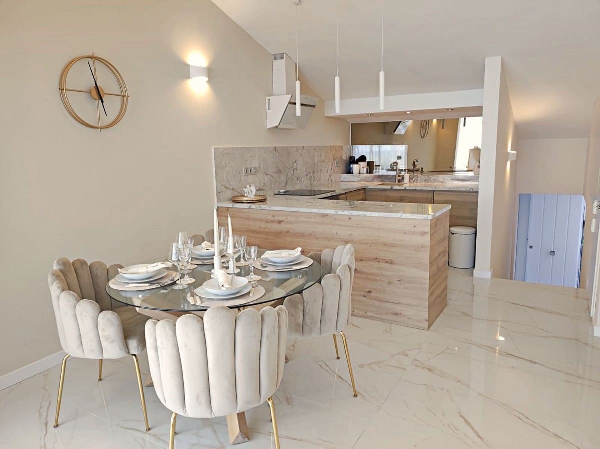 3 sovrum Semi-fristående Villa att hyra i Bahia Dorada med pool garage - 7 500 € (Ref: 10030931)
