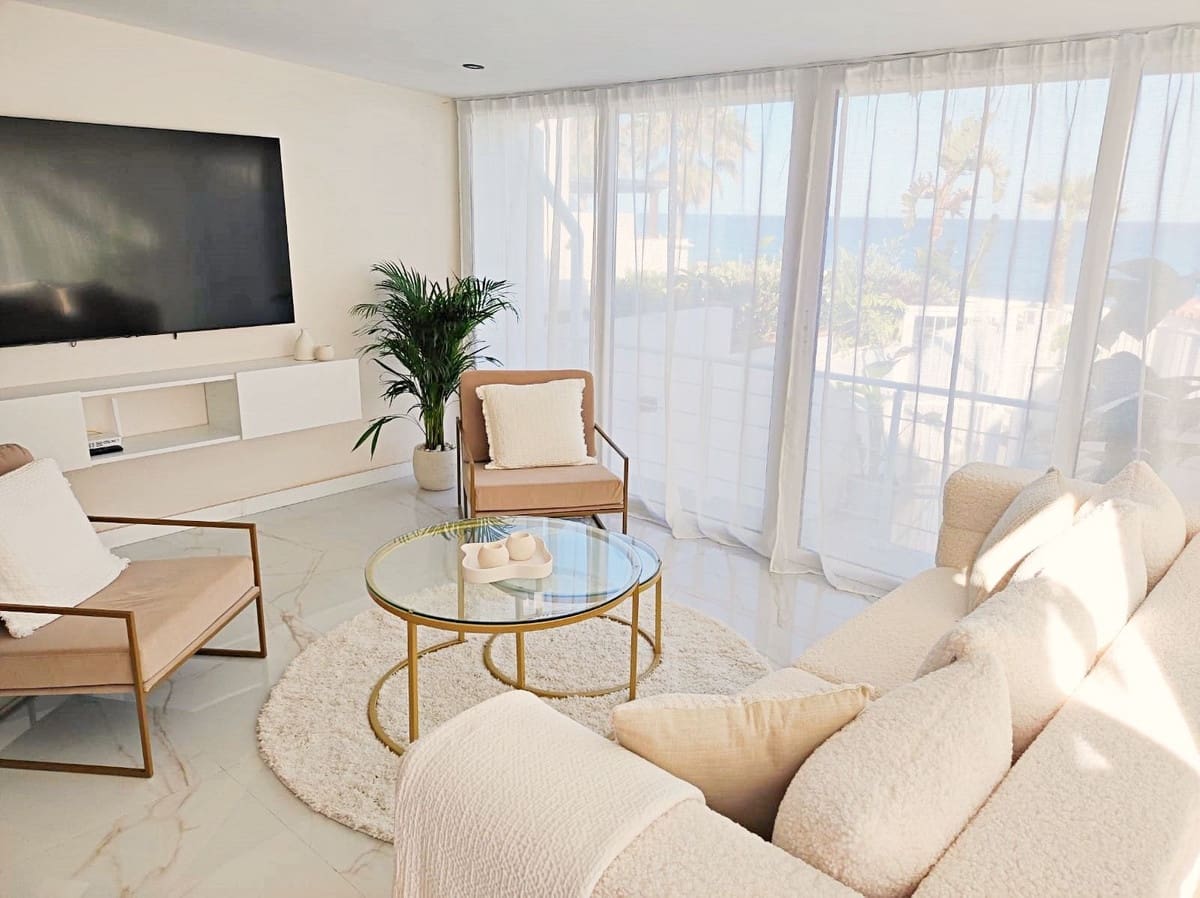 3 sovrum Semi-fristående Villa att hyra i Bahia Dorada med pool garage - 7 500 € (Ref: 10030931)