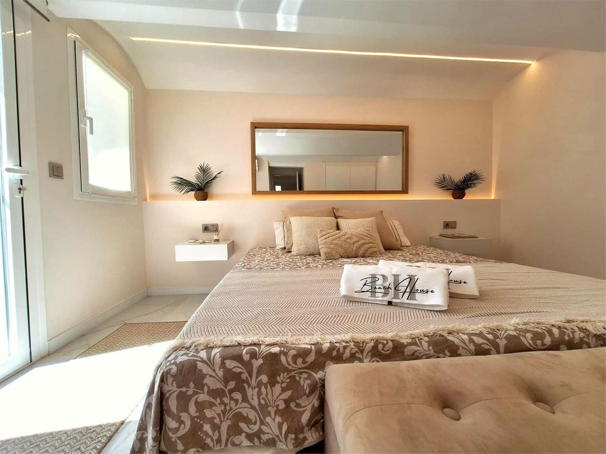 3 sovrum Semi-fristående Villa att hyra i Bahia Dorada med pool garage - 7 500 € (Ref: 10030931)