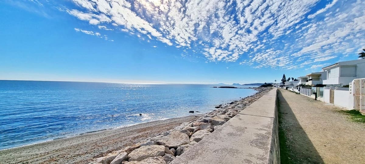 3 sovrum Semi-fristående Villa att hyra i Bahia Dorada med pool garage - 7 500 € (Ref: 10030931)
