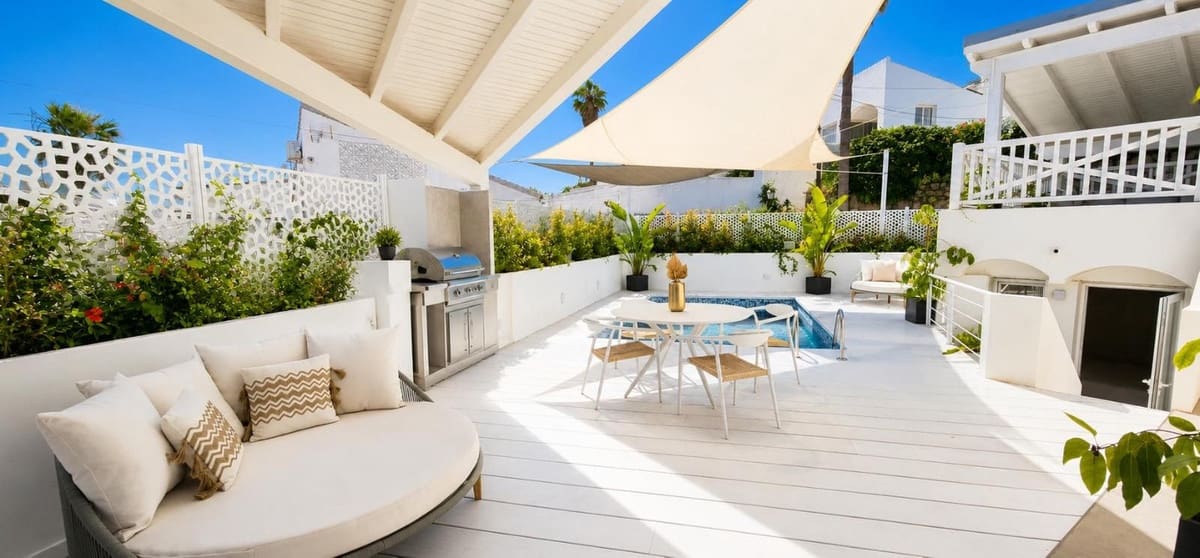 3 sovrum Semi-fristående Villa att hyra i Bahia Dorada med pool garage - 7 500 € (Ref: 10030931)