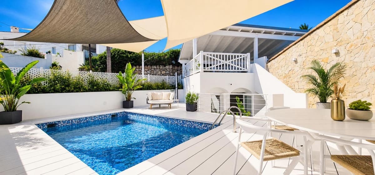 3 sovrum Semi-fristående Villa att hyra i Bahia Dorada med pool garage - 7 500 € (Ref: 10030931)