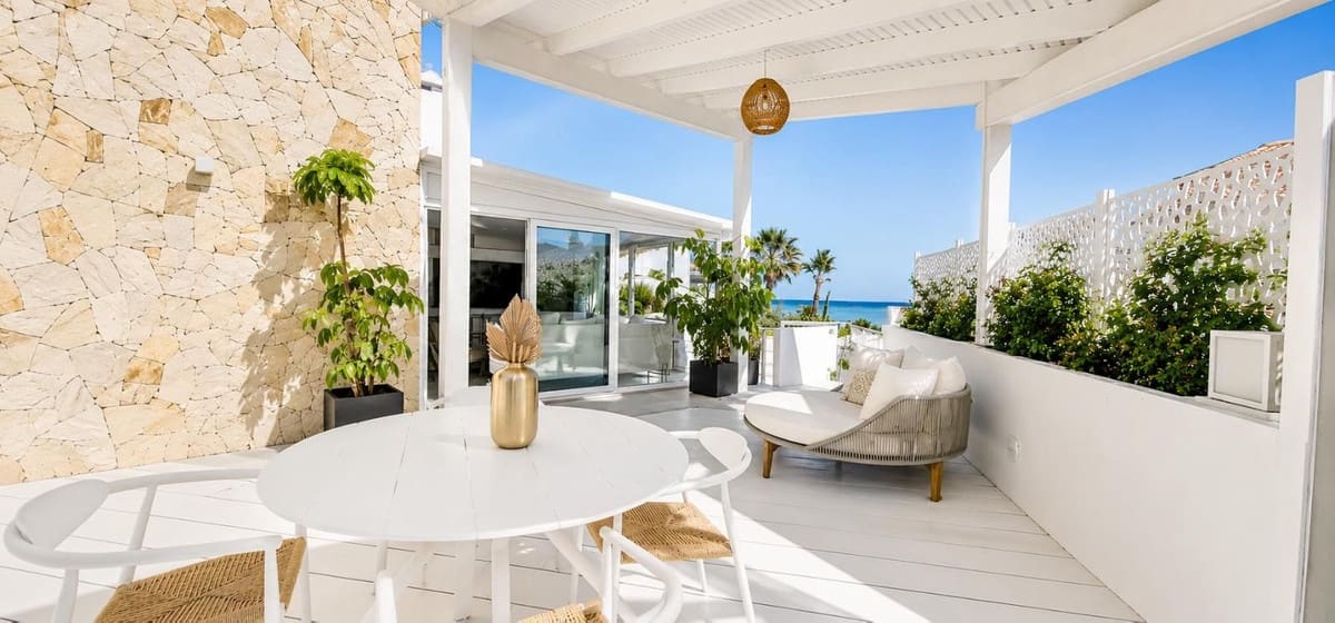 3 sovrum Semi-fristående Villa att hyra i Bahia Dorada med pool garage - 7 500 € (Ref: 10030931)