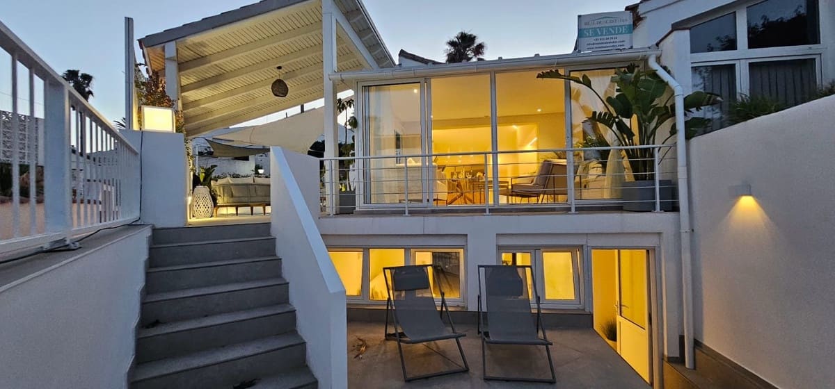 3 sovrum Semi-fristående Villa att hyra i Bahia Dorada med pool garage - 7 500 € (Ref: 10030931)