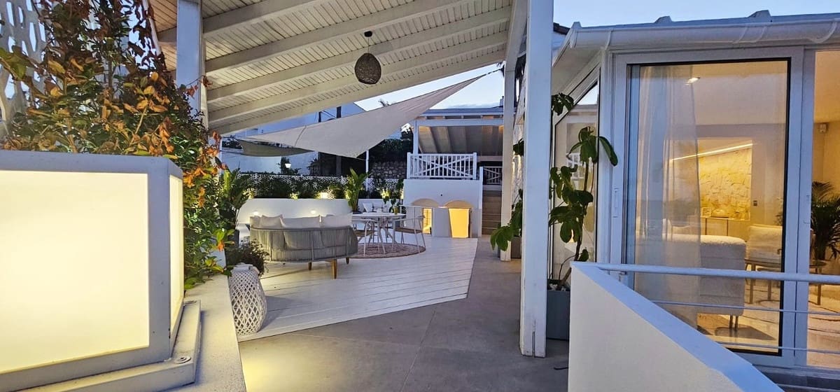 3 sovrum Semi-fristående Villa att hyra i Bahia Dorada med pool garage - 7 500 € (Ref: 10030931)