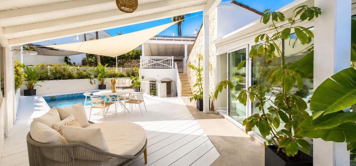 3 sovrum Semi-fristående Villa att hyra i Bahia Dorada med pool garage - 7 500 € (Ref: 10030931)