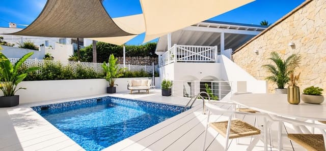 3 bedroom Semi-detached Villa for rent in Bahía Dorada, Estepona - € 7,500 (Ref: 10030931)