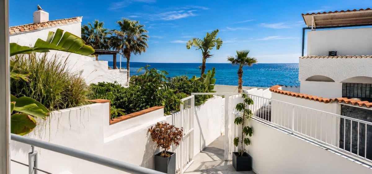 3 sovrum Semi-fristående Villa att hyra i Bahia Dorada med pool garage - 7 500 € (Ref: 10030931)