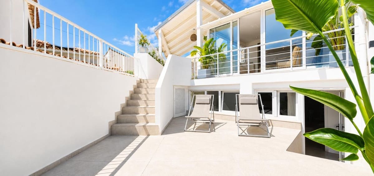 3 sovrum Semi-fristående Villa att hyra i Bahia Dorada med pool garage - 7 500 € (Ref: 10030931)