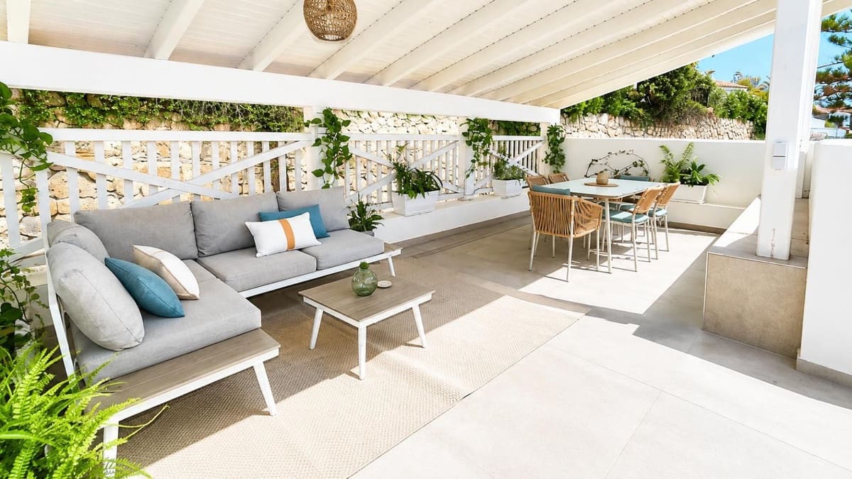 3 sovrum Semi-fristående Villa att hyra i Bahia Dorada med pool garage - 7 500 € (Ref: 10030931)