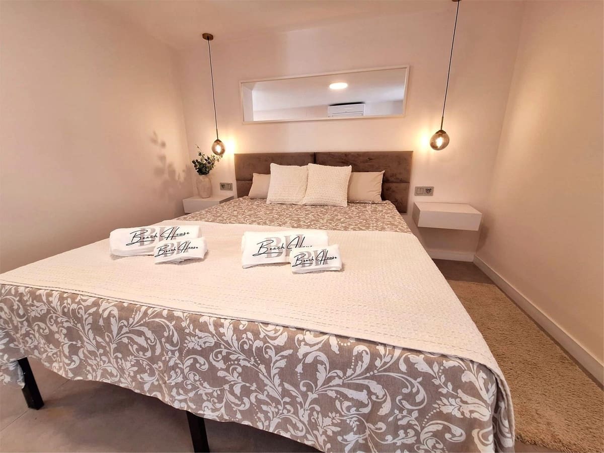 3 sovrum Semi-fristående Villa att hyra i Bahia Dorada med pool garage - 7 500 € (Ref: 10030931)