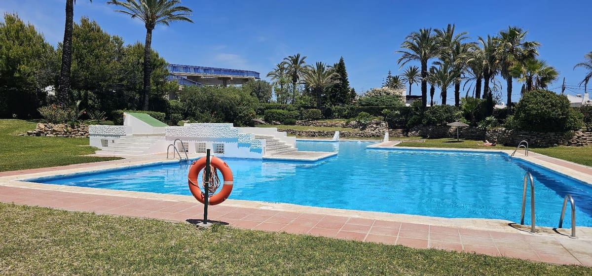 3 sovrum Semi-fristående Villa att hyra i Bahia Dorada med pool garage - 7 500 € (Ref: 10030931)