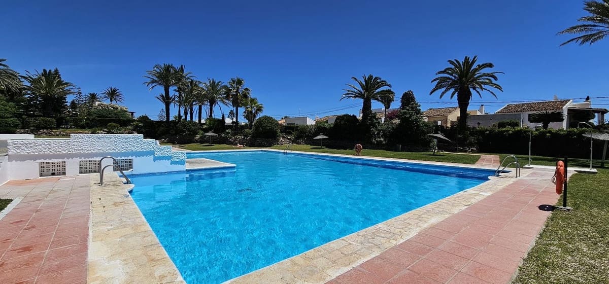 3 sovrum Semi-fristående Villa att hyra i Bahia Dorada med pool garage - 7 500 € (Ref: 10030931)