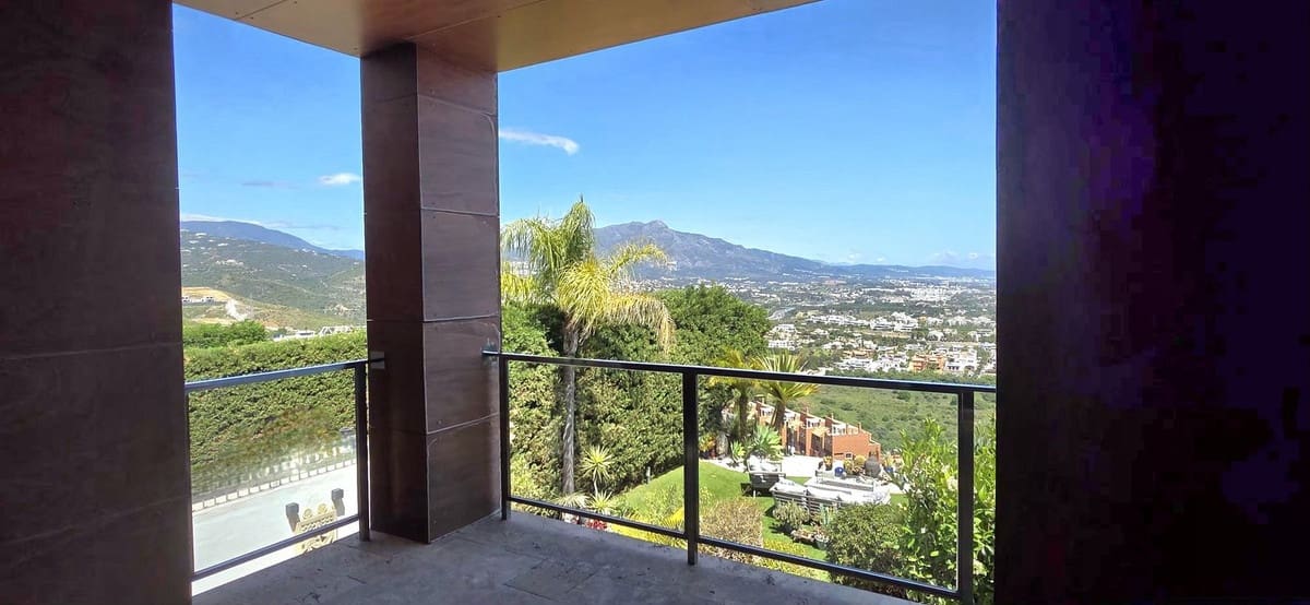 3 bedroom Townhouse for sale in Benahavis with pool garage - € 925,000 (Ref: 10051950)
