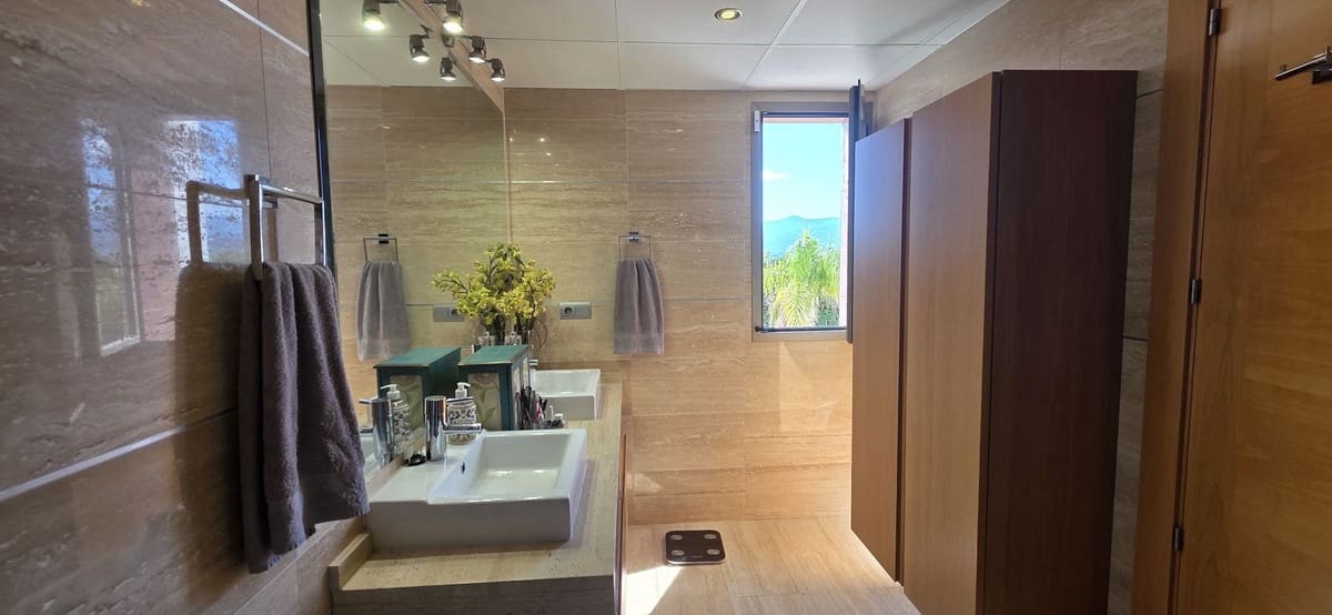 3 bedroom Townhouse for sale in Benahavis with pool garage - € 925,000 (Ref: 10051950)