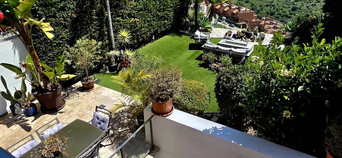 3 bedroom Townhouse for sale in Benahavis with pool garage - € 925,000 (Ref: 10051950)