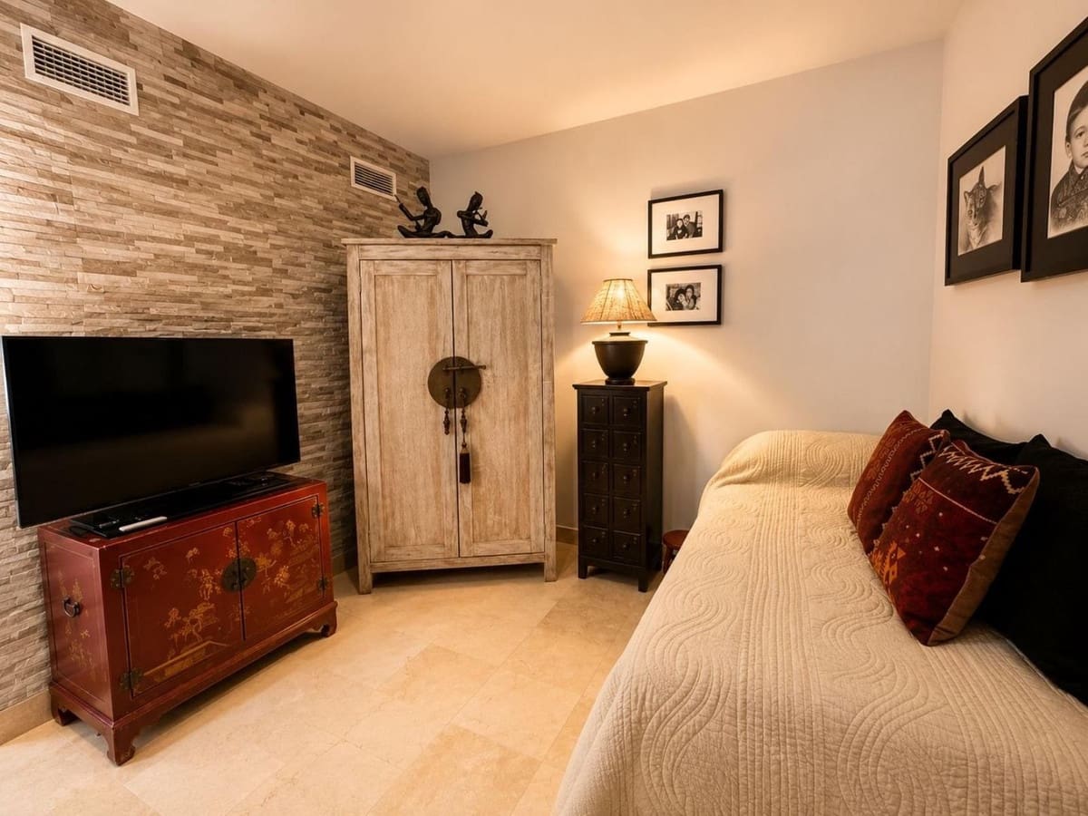 3 bedroom Townhouse for sale in Benahavis with pool garage - € 925,000 (Ref: 10051950)