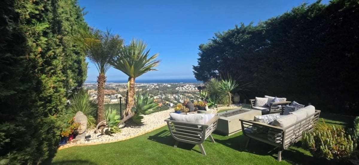 3 bedroom Townhouse for sale in Benahavis with pool garage - € 925,000 (Ref: 10051950)