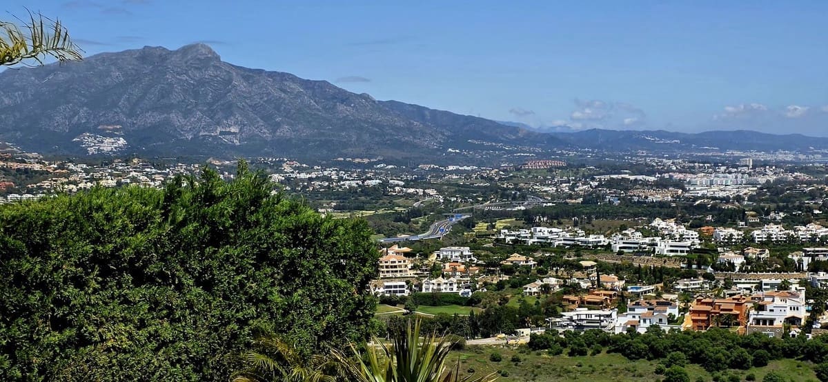 3 bedroom Townhouse for sale in Benahavis with pool garage - € 925,000 (Ref: 10051950)